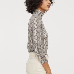 HM Jersey Turtleneck Snake Print
